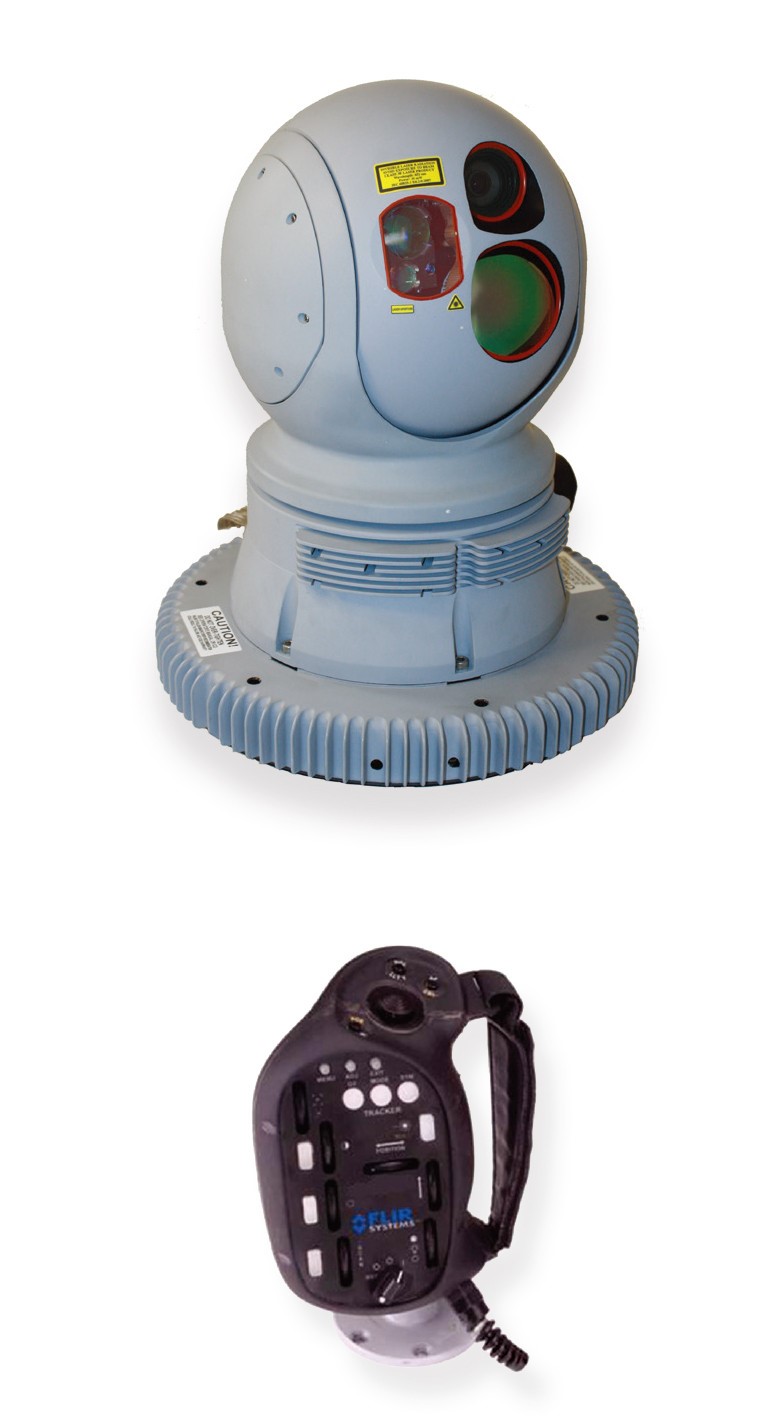 SeaFLIR 230熱影像儀外型緊緻，下方為控制器。（圖／FLIR）