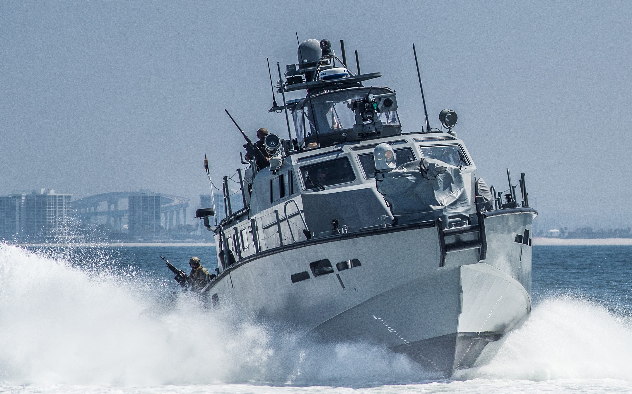 美國海軍MkⅥ巡邏艇在艦橋頂端也裝有1具FLIR的相同9吋系列熱影像儀。（圖／USN）